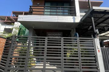 2 Bedroom Townhouse for rent in Bang Chak, Bangkok