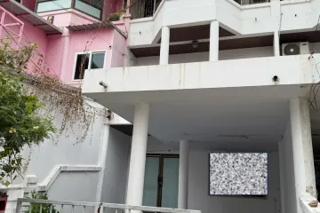 5 Bedroom Townhouse for sale in Phlapphla, Bangkok