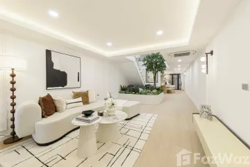 3 Bedroom Townhouse for sale in Khlong Tan Nuea, Bangkok near Airport Rail Link Ramkhamhaeng