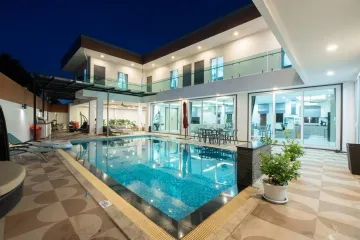 8 Bedroom House for rent in Na Kluea, Chonburi