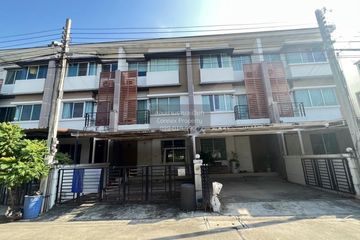 3 Bedroom Townhouse for sale in Sam Sen Nok, Bangkok