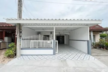 4 Bedroom Townhouse for sale in Na Kluea, Chonburi