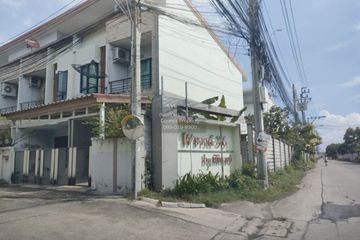 3 Bedroom Townhouse for sale in Tha Kham, Bangkok