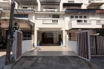4 Bedroom Townhouse for sale in Lat Yao, Bangkok