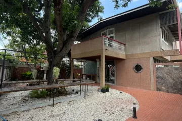 2 Bedroom Commercial for Sale or Rent in Khlong Tan Nuea, Bangkok