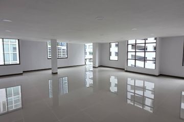 Office for rent in Huai Khwang, Bangkok near MRT Sutthisan