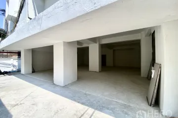 Commercial for rent in Khlong Tan Nuea, Bangkok