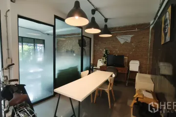 1 Bedroom Commercial for rent in Khlong Toei, Bangkok near MRT Queen Sirikit National Convention Centre