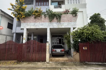4 Bedroom House for sale in Hua Mak, Bangkok near MRT Si Kritha
