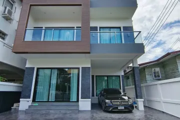 4 Bedroom House for rent in Phra Khanong Nuea, Bangkok near BTS Phra Khanong