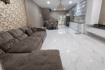 4 Bedroom House for rent in Huai Khwang, Bangkok
