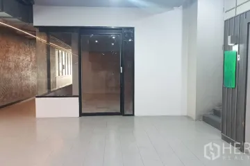 Commercial for rent in Khlong Tan Nuea, Bangkok
