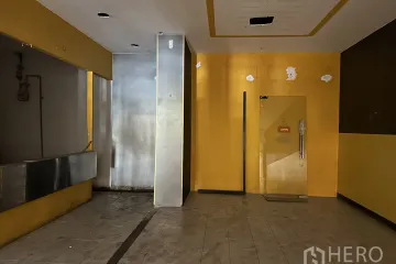 Commercial for rent in Khlong Tan Nuea, Bangkok