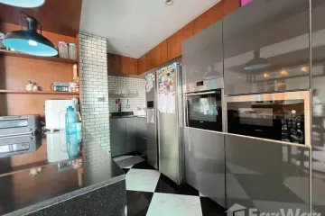 3 Bedroom Condo for rent in Watthana Heights, Khlong Toei Nuea, Bangkok near MRT Sukhumvit
