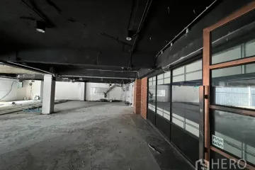 Commercial for rent in Khlong Tan Nuea, Bangkok