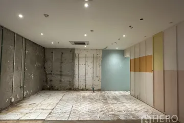 Commercial for rent in Khlong Tan Nuea, Bangkok
