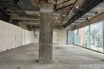 Commercial for rent in Khlong Tan Nuea, Bangkok