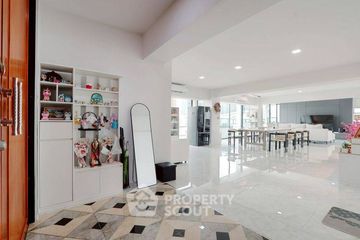 2 Bedroom Condo for sale in Four Street Mansion, Chom Phon, Bangkok near MRT Phahon Yothin