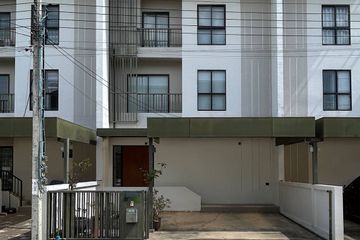 2 Bedroom Townhouse for sale in Saphan Sung, Bangkok