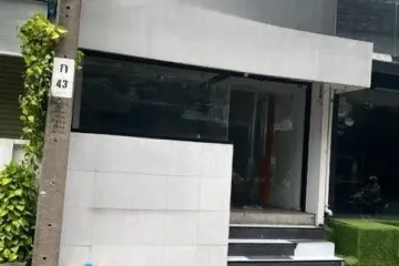 Commercial for rent in Khlong Tan Nuea, Bangkok