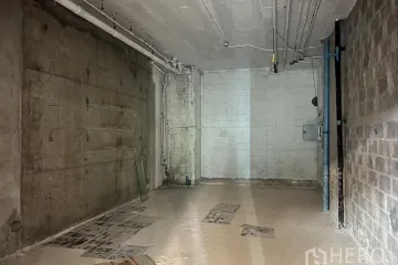 Commercial for rent in Khlong Tan Nuea, Bangkok
