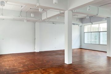 Commercial for rent in Khlong Tan Nuea, Bangkok