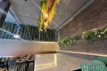 Commercial for rent in Khlong Tan Nuea, Bangkok