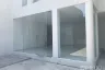 Commercial for rent in Khlong Tan Nuea, Bangkok