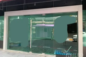 Commercial for rent in Khlong Tan Nuea, Bangkok