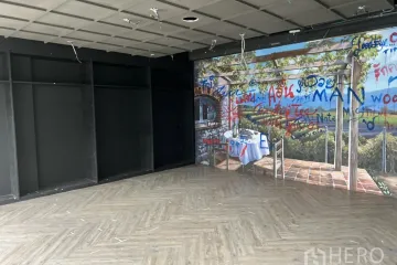 Commercial for rent in Khlong Tan Nuea, Bangkok
