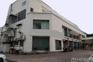 Commercial for rent in Khlong Tan Nuea, Bangkok