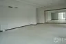 Commercial for rent in Khlong Tan Nuea, Bangkok