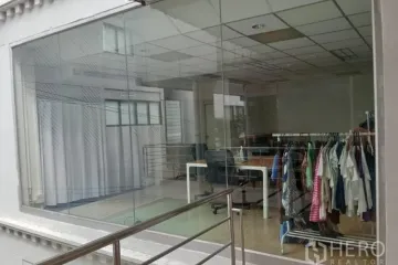 Commercial for rent in Khlong Tan Nuea, Bangkok