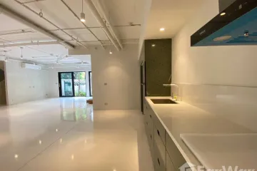 2 Bedroom Condo for sale in Sampoom Garden, Silom, Bangkok near BTS Saint Louis