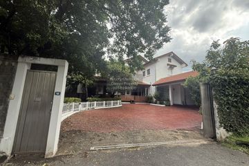 5 Bedroom House for sale in Khlong Tan Nuea, Bangkok