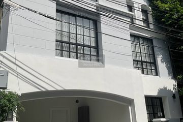 4 Bedroom Townhouse for rent in Khlong Tan Nuea, Bangkok