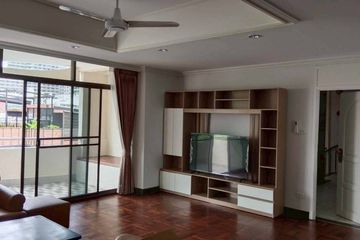 3 Bedroom Apartment for rent in Rishi Court, Khlong Toei Nuea, Bangkok near Airport Rail Link Makkasan