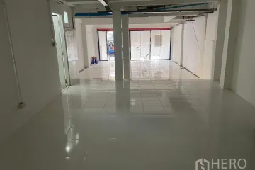 Commercial for rent in Khlong Tan Nuea, Bangkok