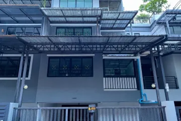 8 Bedroom Townhouse for rent in Chan Kasem, Bangkok near MRT Chankasem