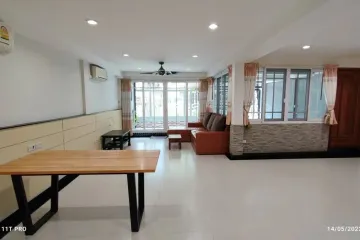 3 Bedroom House for rent in Phra Khanong, Bangkok near BTS Phra Khanong