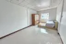 2 Bedroom Townhouse for rent in Bang Lamphu Lang, Bangkok near BTS Wongwian Yai