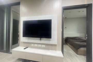 1 Bedroom Condo for sale in XT Huaikhwang, Din Daeng, Bangkok near MRT Huai Khwang