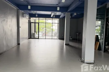 Commercial for rent in Phra Khanong Nuea, Bangkok near BTS Phra Khanong