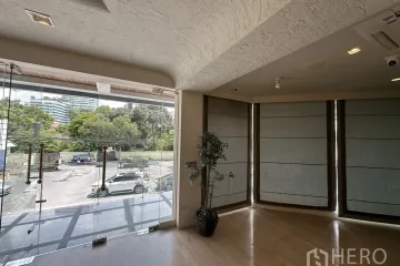 Commercial for rent in Khlong Tan Nuea, Bangkok