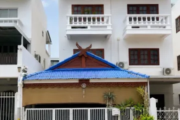 3 Bedroom Townhouse for sale in Chang Phueak, Chiang Mai