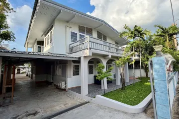 5 Bedroom House for rent in Lat Yao, Bangkok near Airport Rail Link Bang Khen