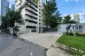 3 Bedroom Townhouse for sale in Khlong Tan Nuea, Bangkok