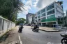 3 Bedroom Townhouse for sale in Khlong Tan Nuea, Bangkok