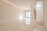 3 Bedroom Townhouse for sale in Chan Kasem, Bangkok