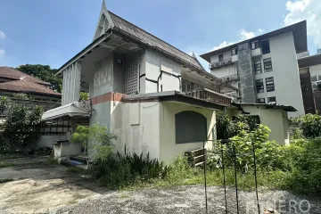 5 Bedroom House for rent in Khlong Tan Nuea, Bangkok